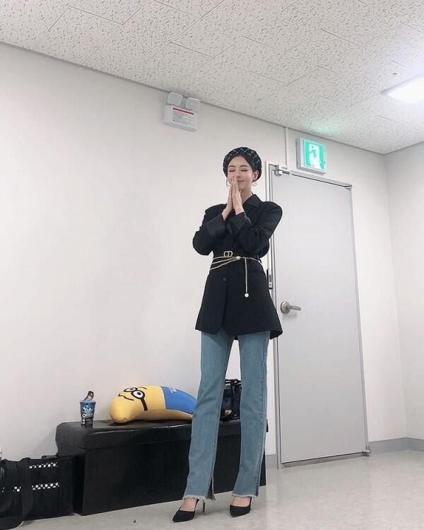 10 OOTD ala Lee Da Hee, Pemeran Cha Hyeon di KDrama Search: WWW