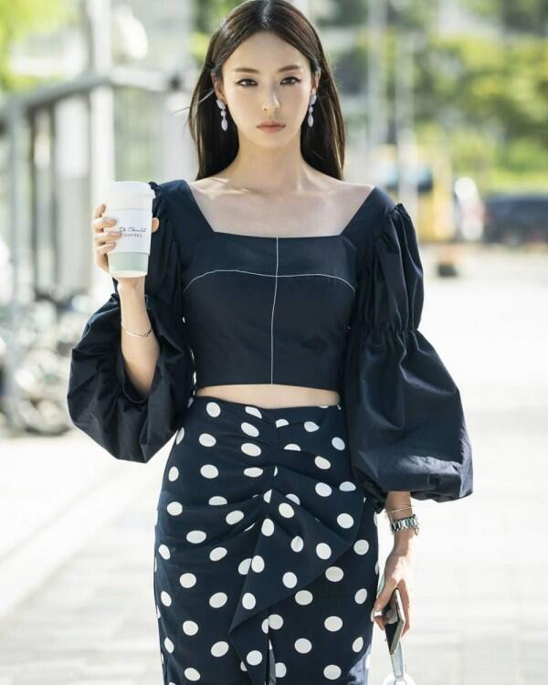10 OOTD ala Lee Da Hee, Pemeran Cha Hyeon di KDrama Search: WWW