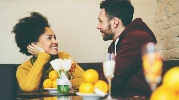 5 Hal Ini Akan Kamu Temui Jika Berpacaran dengan Seorang Ambivert