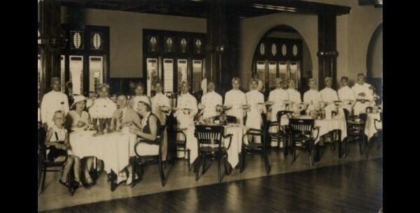 7 Fakta Rijsttafel, Gaya Makan Ala Masyarakat Kolonial yang Mewah