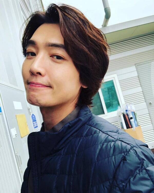 10 Potret Jung Kyung Ho, Komposer di When the Devil Calls Your Name