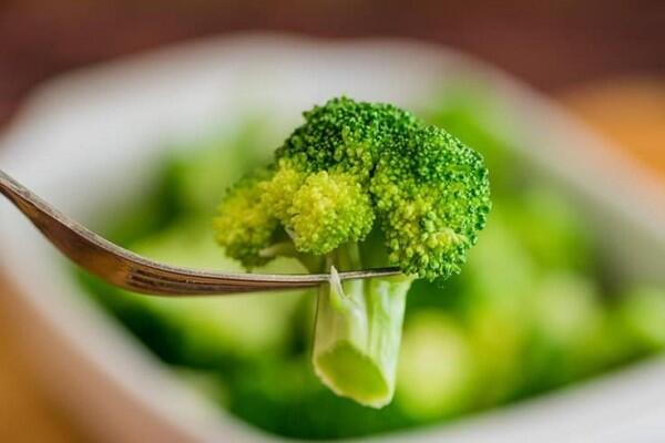 Ini 7 Jenis Makanan yang Bisa Membantumu Buang Air Besar, Lancar deh!