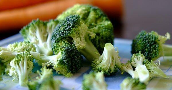 Mau Kulit Putih Berseri? Coba Konsumsi 5 Makanan Ini!