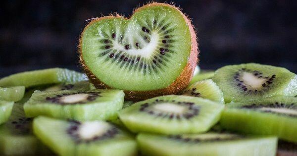 Mau Kulit Putih Berseri? Coba Konsumsi 5 Makanan Ini!