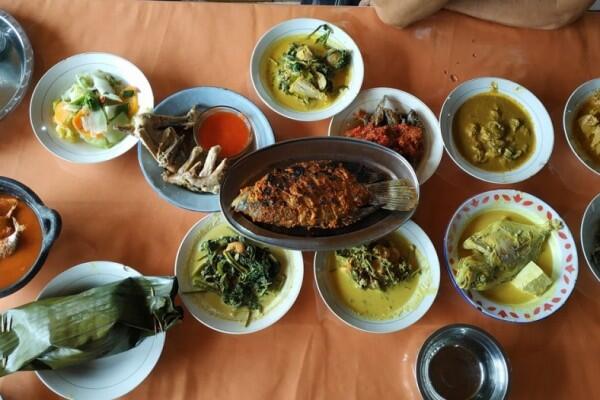 5 Kenikmatan Wisata Kuliner di Rumah Makan Lubuak Lagan, Padang