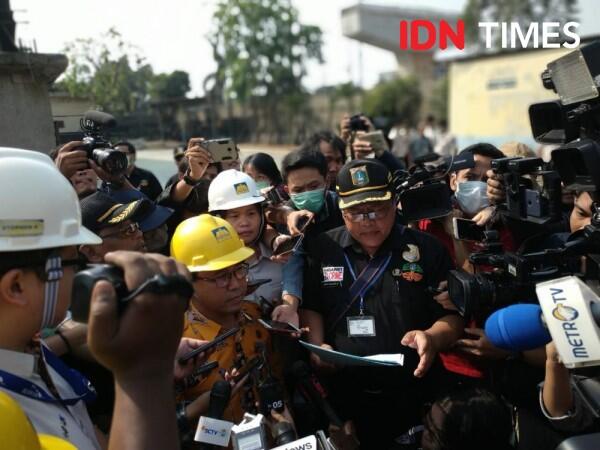 FOTO: Dinas LH DKI Inspeksi Pabrik yang Diduga Cemari Udara