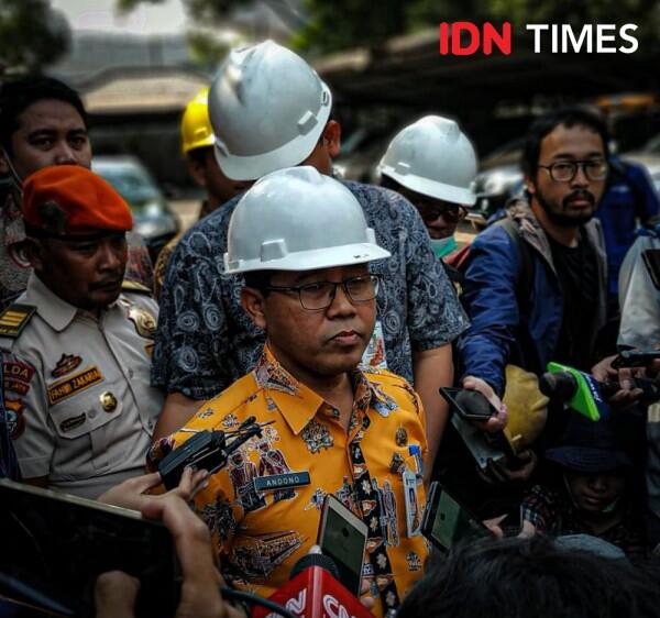 FOTO: Dinas LH DKI Inspeksi Pabrik yang Diduga Cemari Udara
