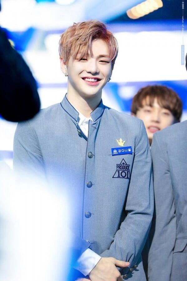 Jadi Pacar Jihyo TWICE, Ini 9 Potret Kang Daniel yang Makin Menawan