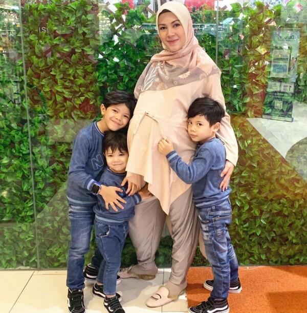 Ibu Idaman, 10 Potret Perjuangan Ratna Galih Merawat Kelima Buah Hati