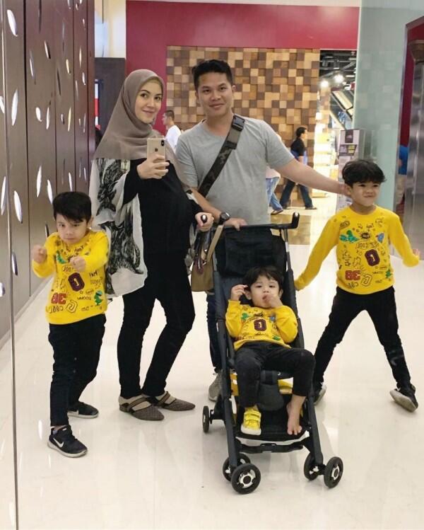 Ibu Idaman, 10 Potret Perjuangan Ratna Galih Merawat Kelima Buah Hati