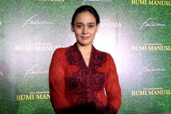 13 Potret Awet Muda Ine Febriyanti, sang Nyai Ontosoroh Bumi Manusia