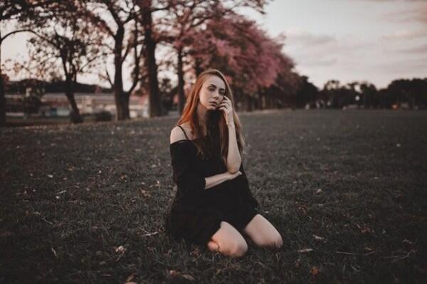 5 Cara Hindari Sikap Overthinking pada Pasangan, Tetap Rileks Please!