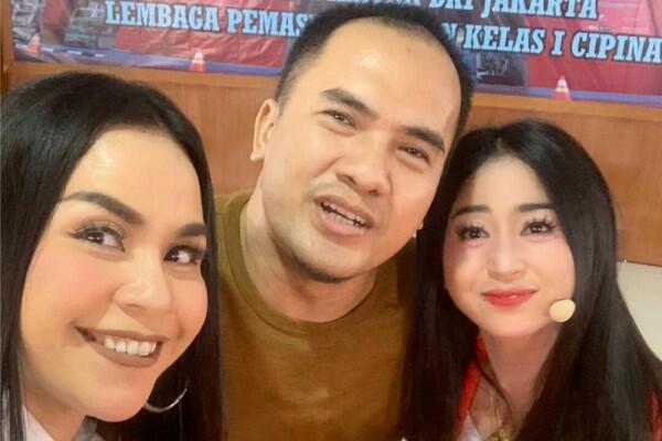 Masih Dipenjara, Ini 11 Potret Saipul Jamil Saat Dijenguk Rekan Artis