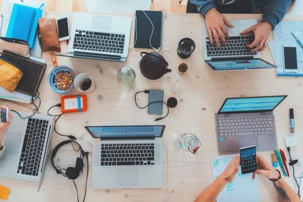 Coba 8 Cara Ini untuk Membantumu Berhenti Overthinking, Sayangi Dirimu