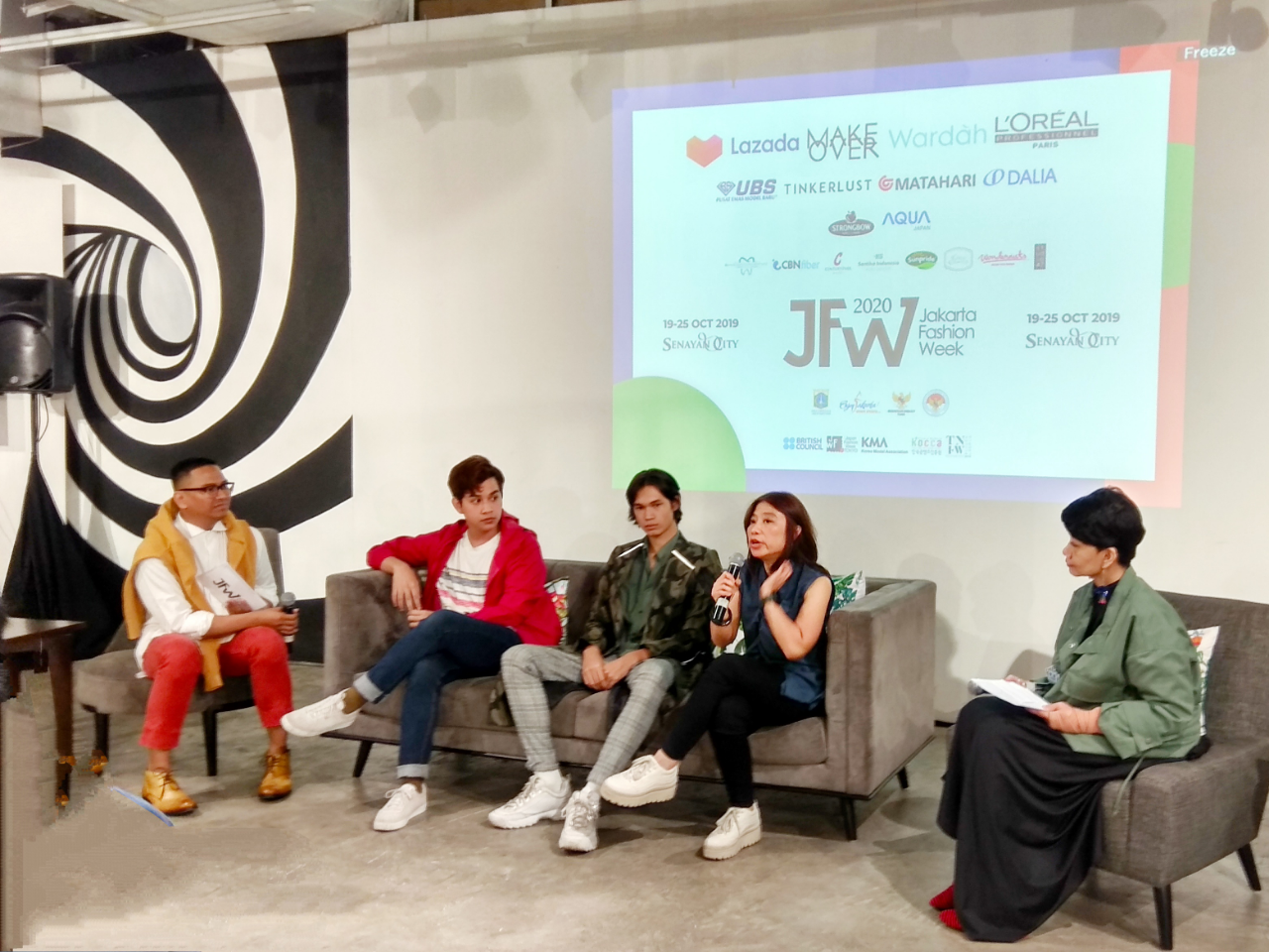 Tampil Dengan Logo Baru, Jakarta Fashion Week 2020 Akan Hadir Dengan Energi Baru.