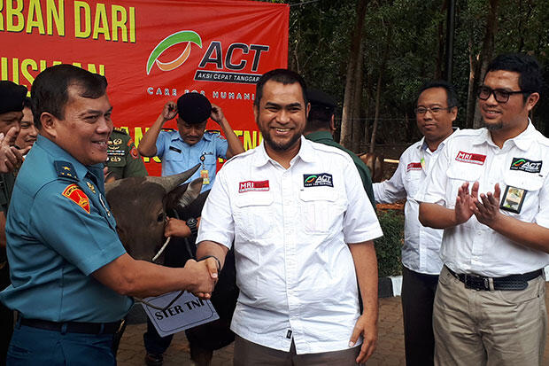 ACT Salurkan Puluhan Hewan Kurban ke TNI dan Polri
