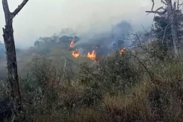 Kebakaran Gunung Ciremai Meluas, BPBD Bakal Turunkan Heli Water Bombing