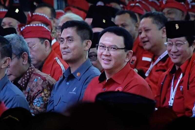 Megawati Perkenalkan Ahok di Kongres Banteng