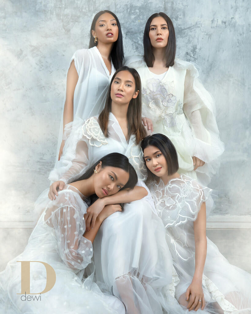 Jelang Tanggal Rilis, Para Perempuan Gundala Berpose Elegan di Sampul Majalah Mode