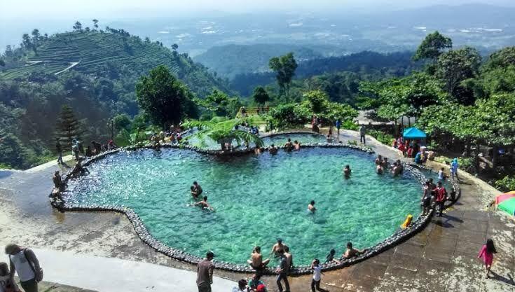 5 Kolam Renang Di Semarang Yang Cocok Untuk Keluarga. Nyebur Bareng Gan!