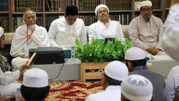 Munarman: Hubungan Habib Rizieq-Mbah Moen Baik, Tapi Ada Pengadu Domba