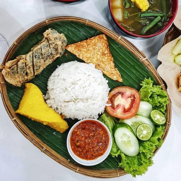 5 Tempat Kuliner Vegetarian di Bandung, Gak Kalah Lezat dari Daging!