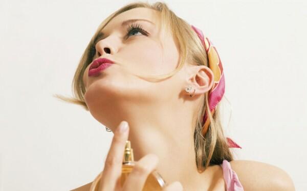 5 Tips Memilih Parfum yang Tepat dan Awet untuk Wanita, Gak Sulit!