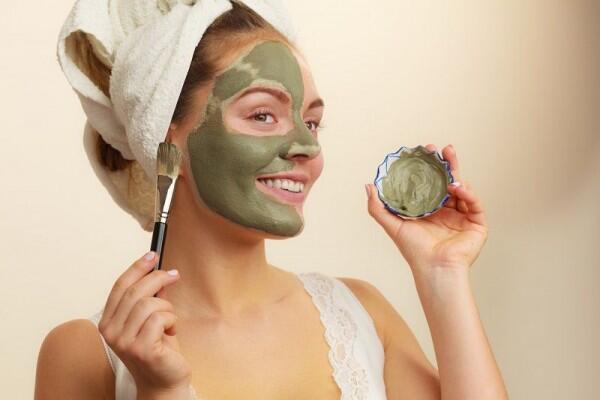 5 Komposisi Bahan Skincare yang Ampuh Lawan Jerawat, Sudah Tahu?