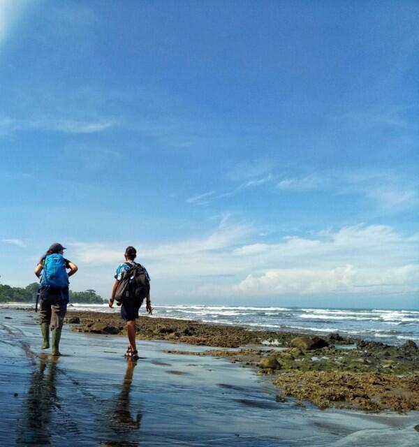 Gak Hanya Gunung, 5 Pantai di Garut Ini Recommended Juga Lho!