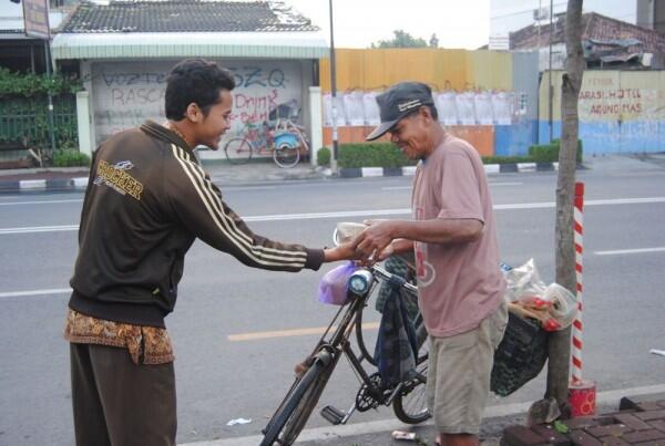 Cuma Orang Indonesia yang Punya 5 Kebiasaan Ini, Kamu yang Mana?