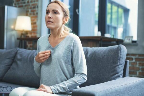 Bukan Gerah Cuma Suhu Kamar, Ini 10 Alasan Kamu Berkeringat saat Tidur