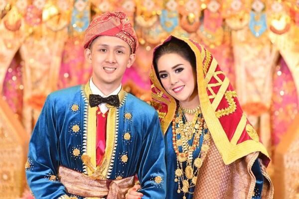 10 Referensi Baju Pernikahan Adat Minang, Indah & Mewah!