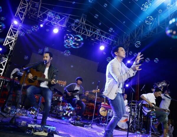 Resmi Hengkang dari Noah, 10 Kenangan Uki Manggung Bareng Ariel cs