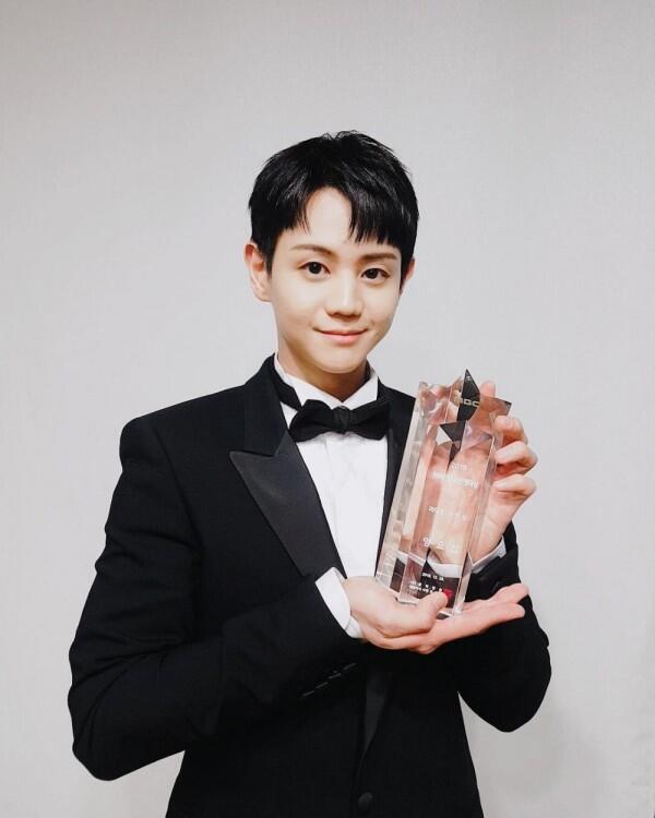 7 Idol yang Tak Pernah Terkena Skandal, Ada Member SHINee!
