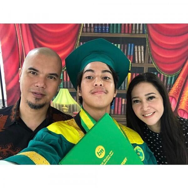 10 Pasangan Artis yang Bercerai Setelah 10 Tahun Lebih Hidup Bersama