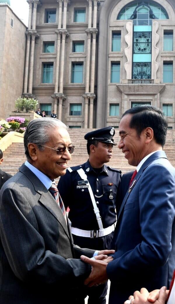 Kunjungan Kerja ke Malaysia, Jokowi Bahas Tiga Hal Ini dengan Mahathir