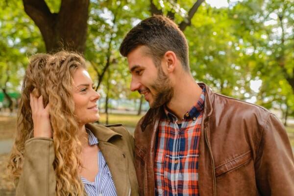 6 Alasan Cewek Cerewet Adalah Pacar yang Ideal, Harus Pertahankan!