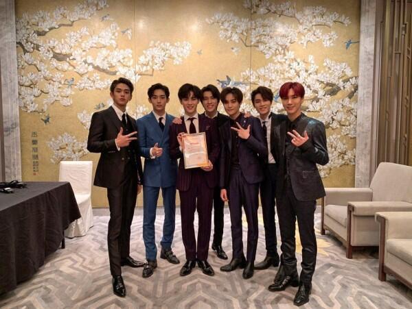 10 Potret Menawan Xiaojun WayV yang Genap 20 Tahun