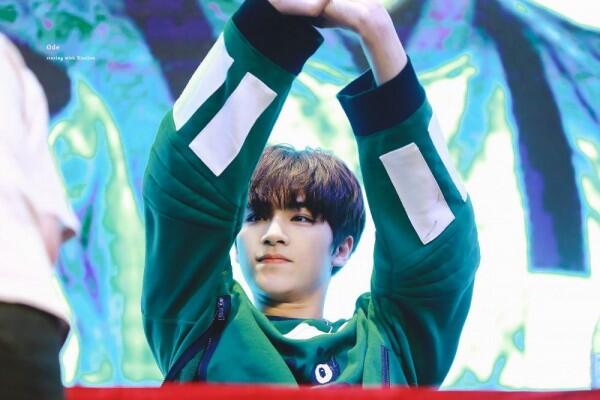 10 Potret Menawan Xiaojun WayV yang Genap 20 Tahun