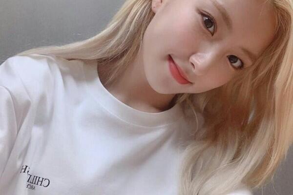 10 Inspirasi Gaya OOTD Liburan ala Eunseo WJSN yang Simple & Nyaman