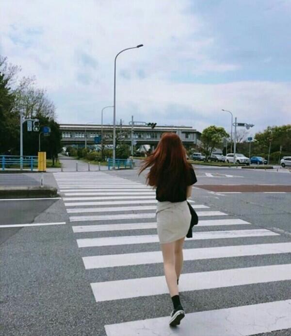 10 Inspirasi Gaya OOTD Liburan ala Eunseo WJSN yang Simple & Nyaman