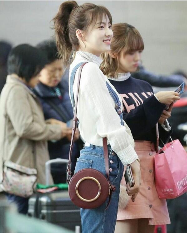 10 Inspirasi Gaya OOTD Liburan ala Eunseo WJSN yang Simple & Nyaman