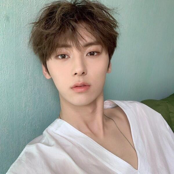Bikin Hati Berdebar, 9 Idol KPop Pria Ini Memiliki Bentuk Bibir Seksi!