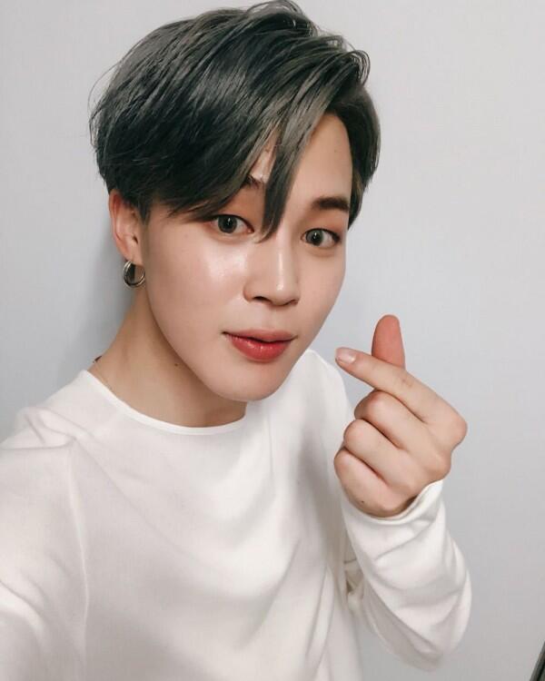 Bikin Hati Berdebar, 9 Idol KPop Pria Ini Memiliki Bentuk Bibir Seksi!