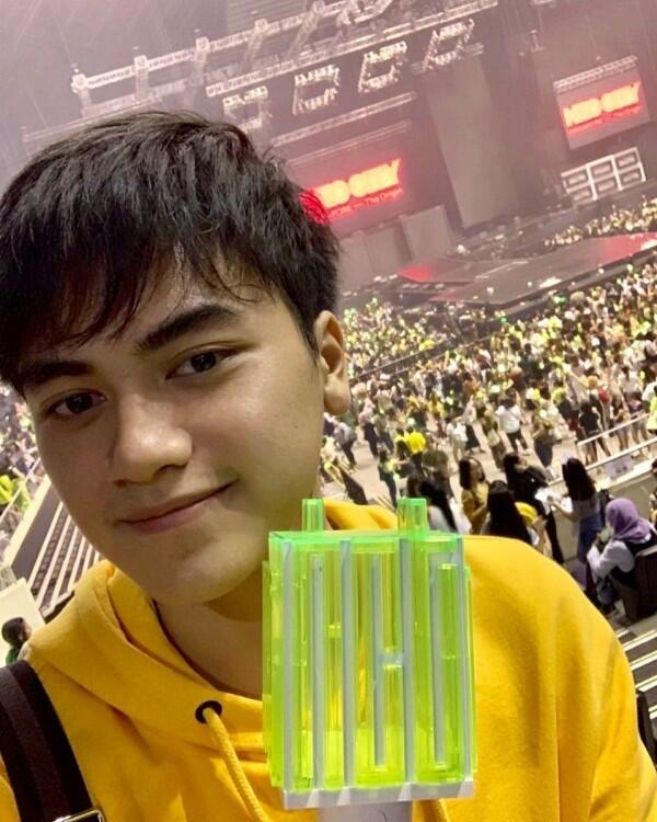 10 Potret Aktor Muda Naufal Azhar yang Ternyata Fanboy KPop, Gemes!