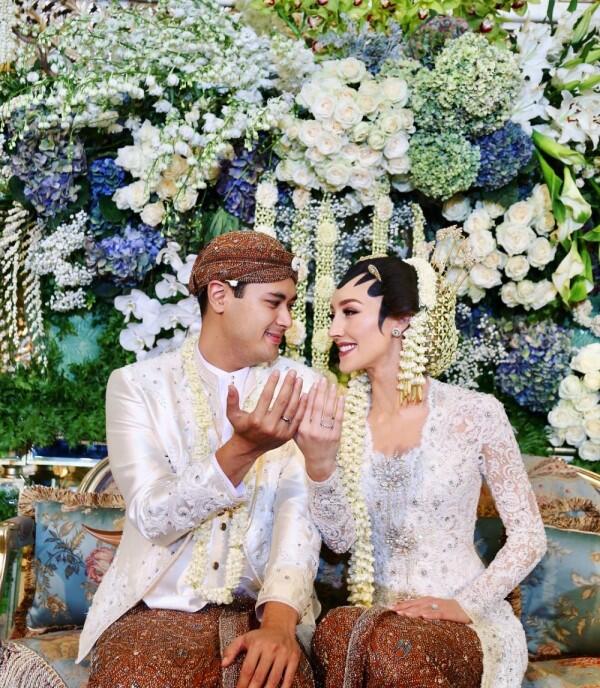Hamil 7 Bulan, 10 Momen Romantis Varsha Strauss & Panji Trihatmodjo