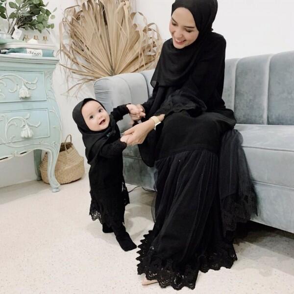 7 Inspirasi Baju Kembaran Ibu Anak ala Hamidah dan Shireen