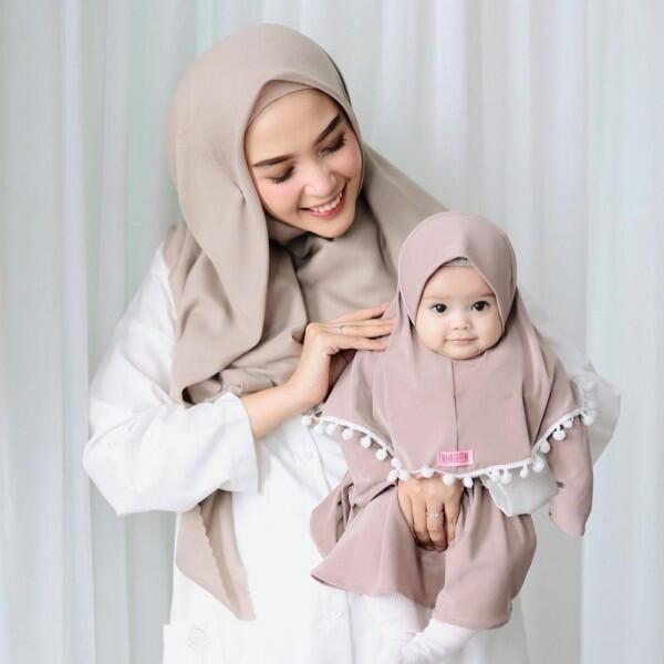 7 Inspirasi Baju Kembaran Ibu Anak ala Hamidah dan Shireen