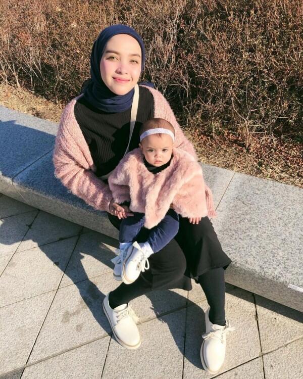 7 Inspirasi Baju Kembaran Ibu Anak ala Hamidah dan Shireen