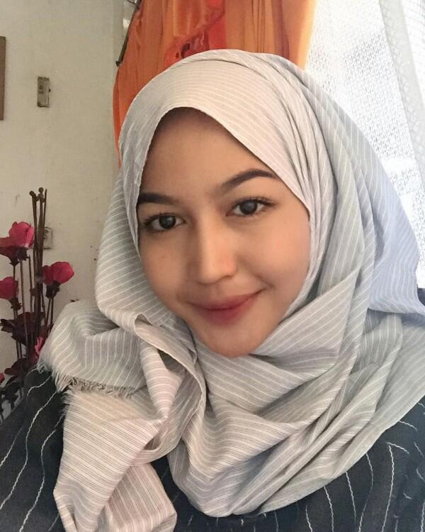 Menawan, 10 Potret Eriska Nakesya Pacar Young Lex Saat Kenakan Hijab